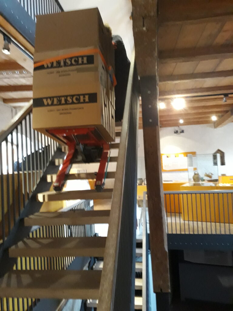 Gabelstapler, Arbeitsbühne, Treppensteiger, Sackkarre, Service München Linde, Manitou, Zonzini News, Blog Post Archäologische Umzug