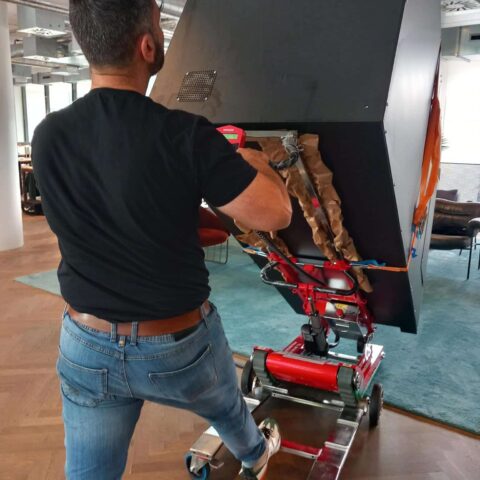 Gabelstapler, Arbeitsbühne, Treppensteiger, Sackkarre, Service München Linde, Manitou, Zonzini News, Treppensteiger Blogbeitrag