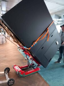 Gabelstapler, Arbeitsbühne, Treppensteiger, Sackkarre, Service München Linde, Manitou, Zonzini News, Blog Post Einsatz Treppensteiger