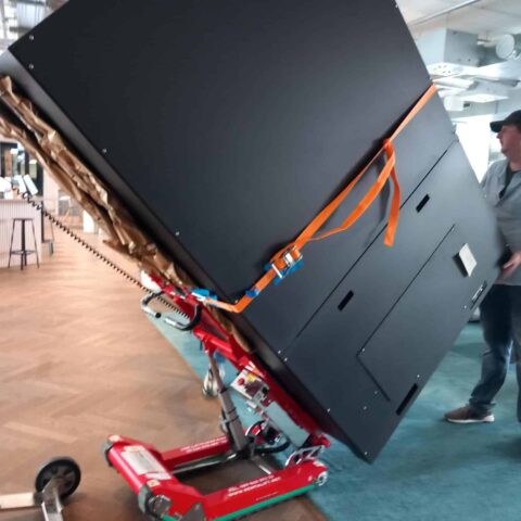 Gabelstapler, Arbeitsbühne, Treppensteiger, Sackkarre, Service München Linde, Manitou, Zonzini News, Blog Post Einsatz Treppensteiger