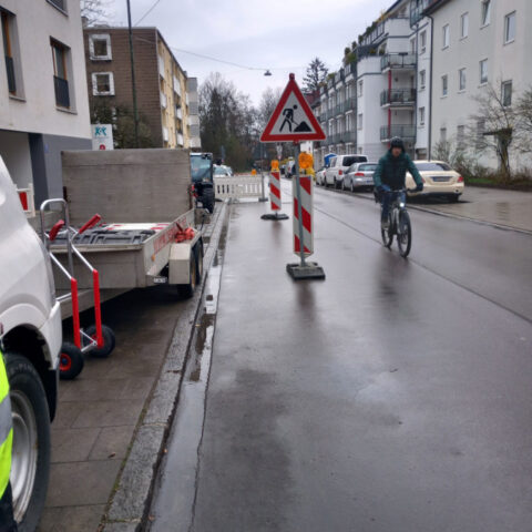Gabelstapler, Arbeitsbühne, Treppensteiger, Sackkarre, Service München Linde, Manitou, Zonzini News, Reibungsloser Verkehr gewährleistet