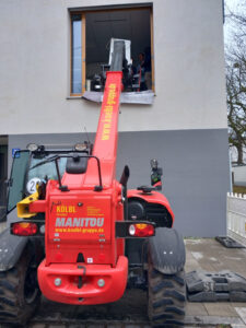 Gabelstapler, Arbeitsbühne, Treppensteiger, Sackkarre, Service München Linde, Manitou, Zonzini News, Manitou im Einsatz