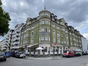 Gabelstapler, Arbeitsbühne, Treppensteiger, Sackkarre, Service München Linde, Manitou, Zonzini News, Kapitales vom Rind KvR Fassade