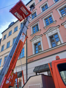Gabelstapler, Arbeitsbühne, Treppensteiger, Sackkarre, Service München Linde, Manitou, Zonzini News, Laborgeräte in Arztpraxis München verbringen 07