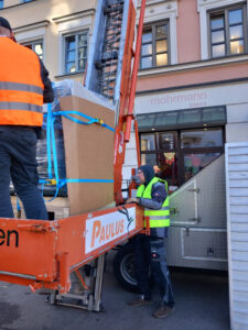 Gabelstapler, Arbeitsbühne, Treppensteiger, Sackkarre, Service München Linde, Manitou, Zonzini News, Laborgeräte in Arztpraxis München verbringen 04